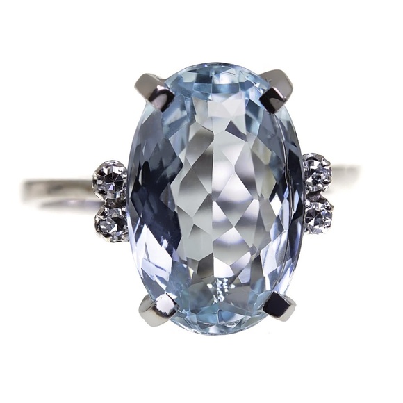 H. Stern Jewelry - STUNNING H. Stern Aquamarine & Diamond ring in 18K white gold